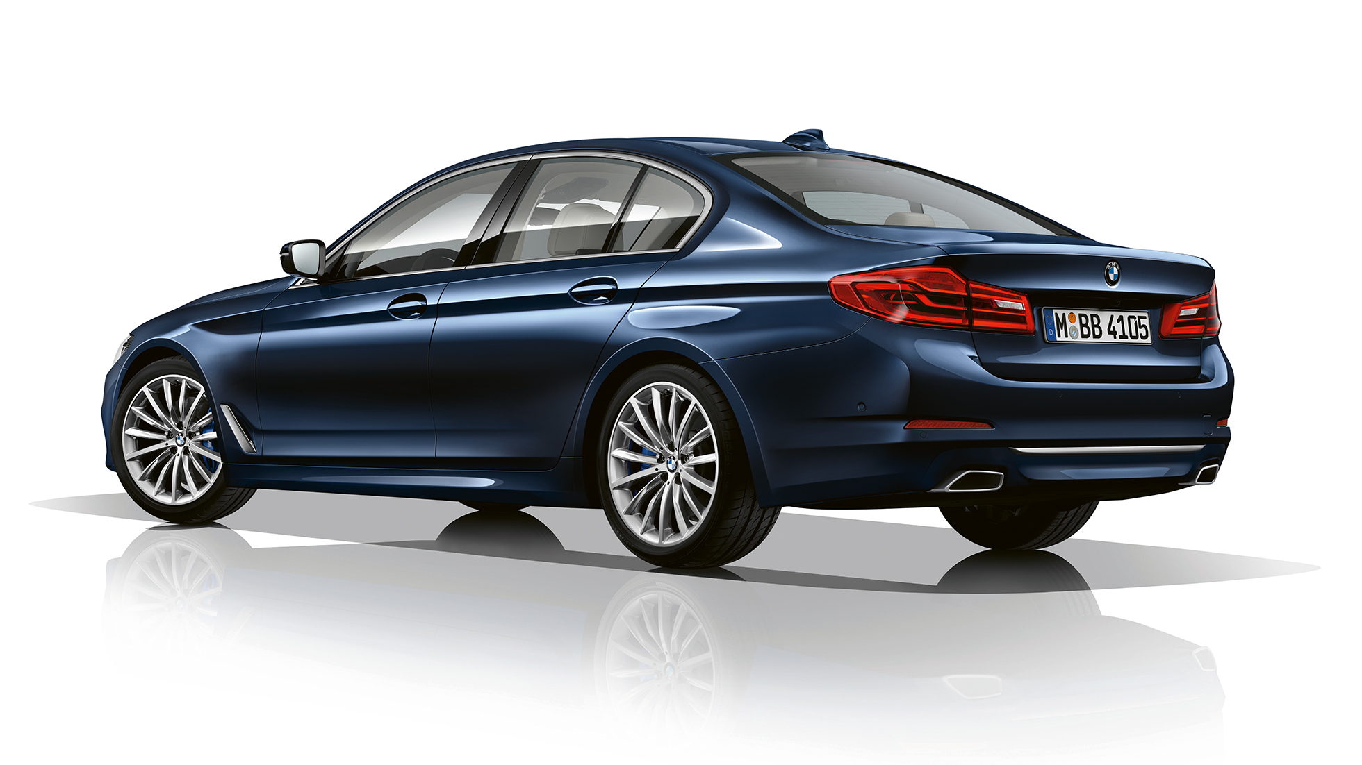 Luxury Line driekwart vooraanzicht BMW 5 Serie Sedan Luxury Line BMW 5 Serie Sedan 540d Sedan G30 Imperialblau Brillanteffekt metallic driekwart achteraanzicht