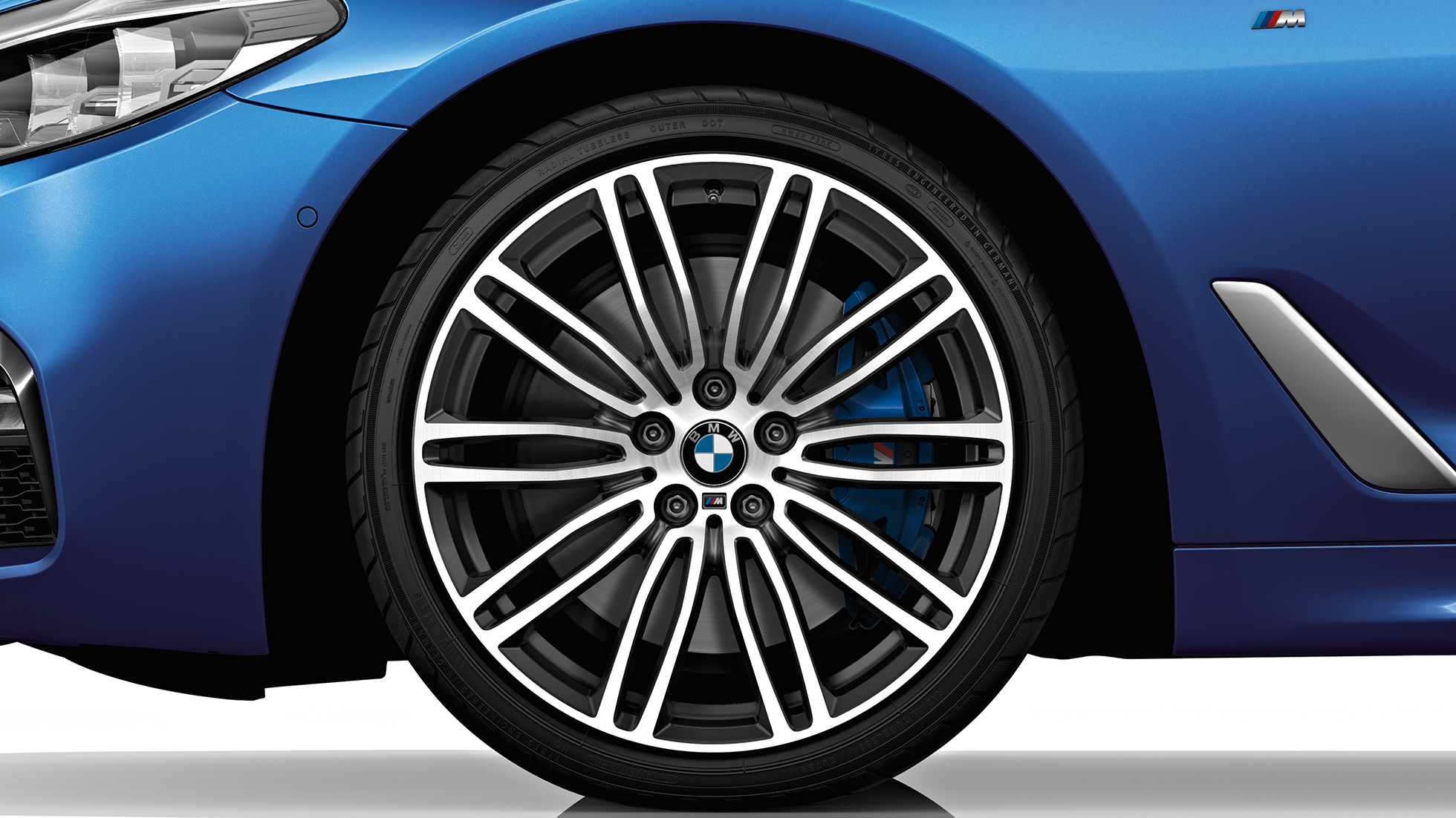 M Sportpakket wielen BMW 5 Serie Sedan 540i Sedan M Sportpakket BMW 5 Serie Sedan 540i Sedan G30 Mediterranblau metallic wielen