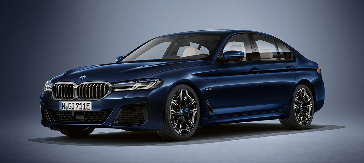 Individual lak BMW 5 Serie Sedan G30 BMW 5 Serie Sedan Individual G30 facelift driekwart vooraanzicht stilstaand