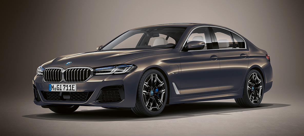 Individual lak BMW 5 Serie Sedan G30 BMW 5 Serie Sedan Individual G30 facelift driekwart vooraanzicht stilstaand