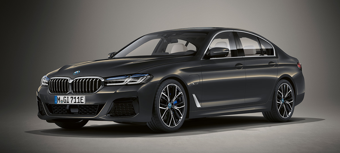 Individual lak BMW 5 Serie Sedan G30 BMW 5 Serie Sedan Individual G30 facelift driekwart vooraanzicht stilstaand