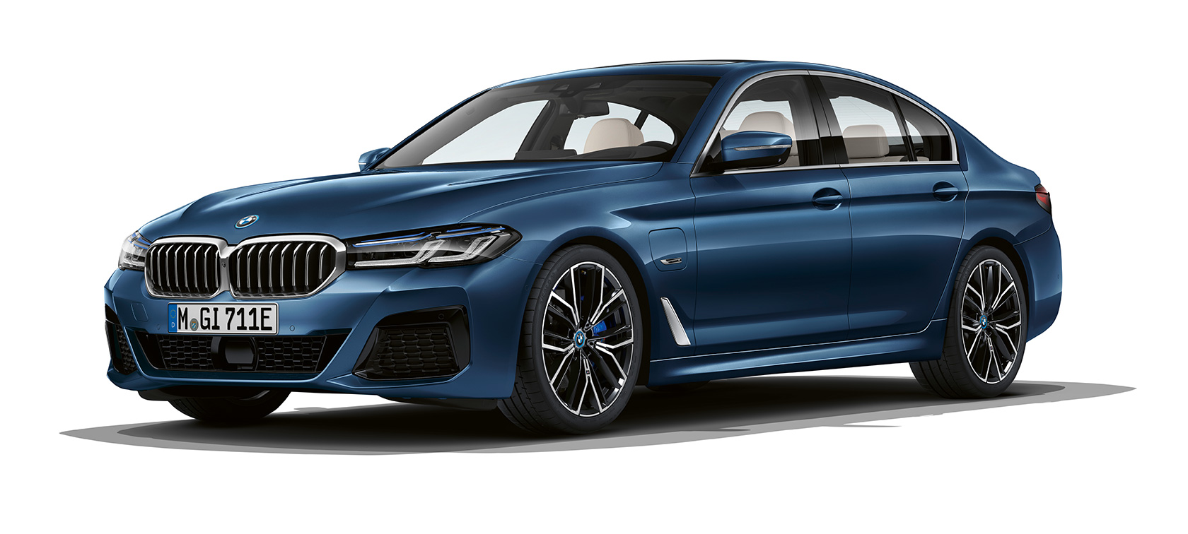 BMW 5 Serie Sedan G30 stilstaand BMW 5 Serie Sedan G30 facelift driekwart voorzijde