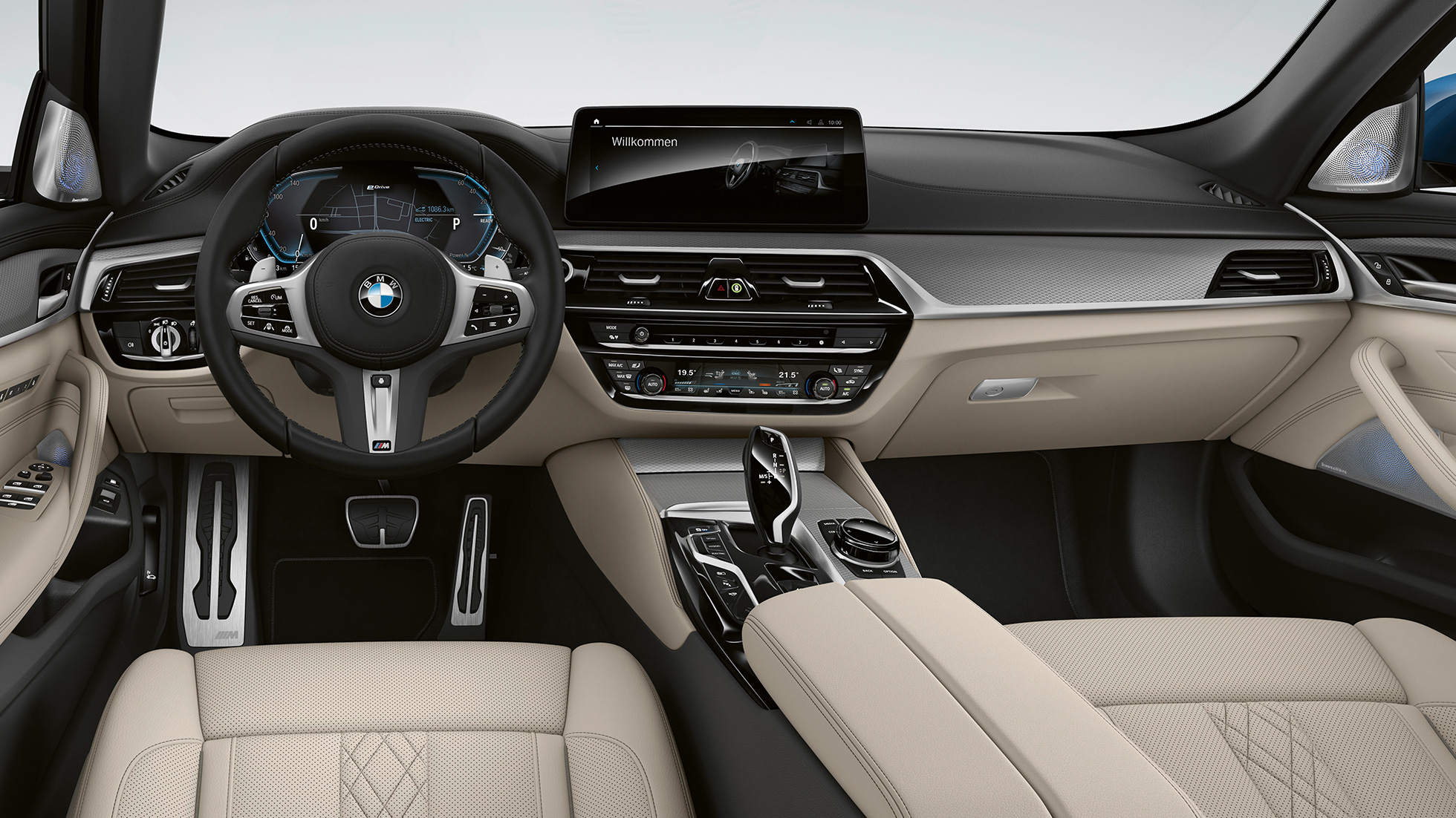 Cockpit BMW 5 Serie Sedan Plug-in Hybride G30 M Sportpakket Cockpit BMW 5 Serie Sedan 520d xDrive G30 M Sportpakket leder Dakota Schwarz met contrasterende stiknaad in Blau interieur