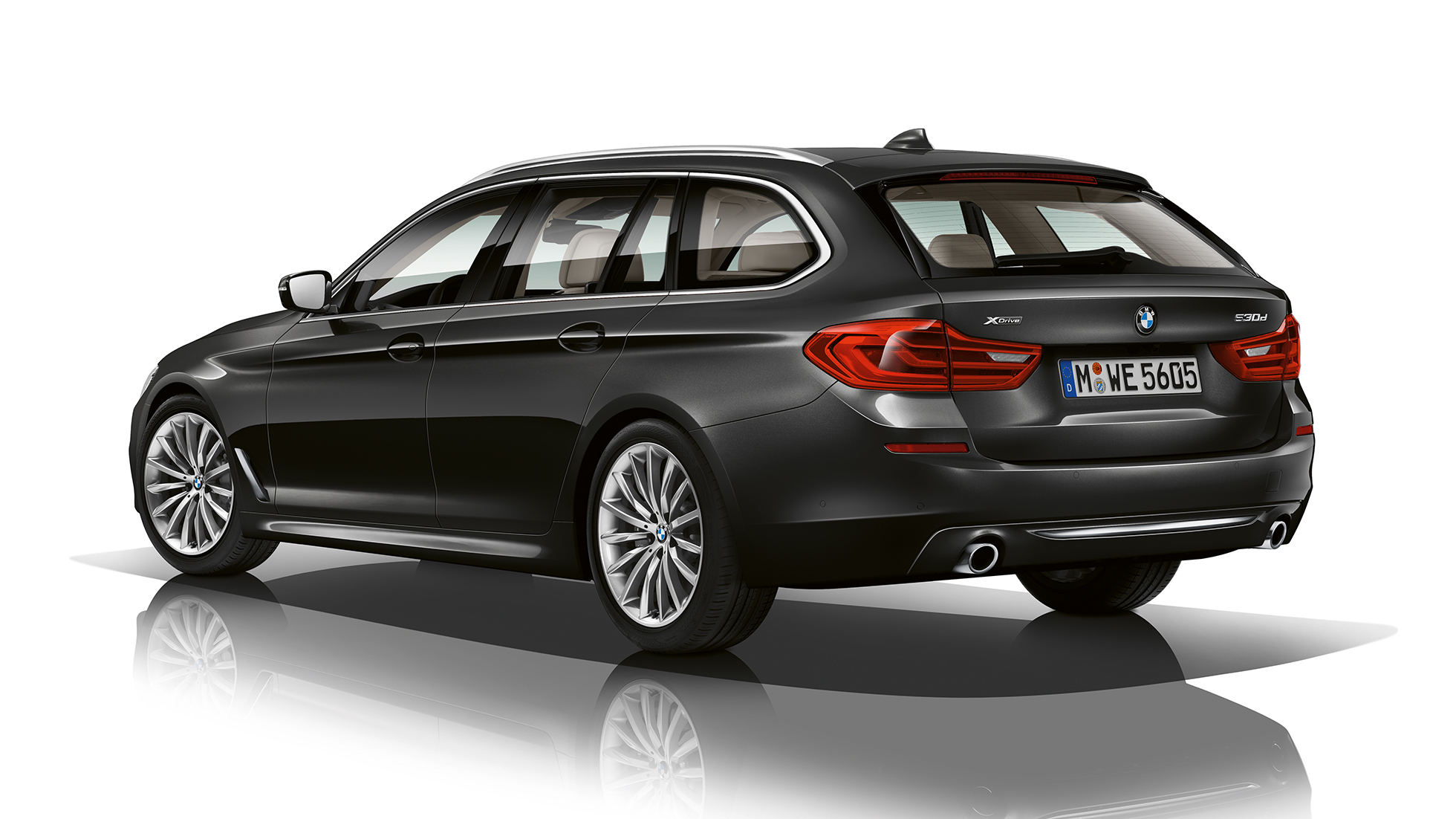 Luxury Line driekwart achteraanzicht BMW 5 Serie Touring Luxury Line BMW 5 Serie Touring 540i xDrive Touring G31 Sophistograu Brillanteffekt metallic driekwart achteraanzicht