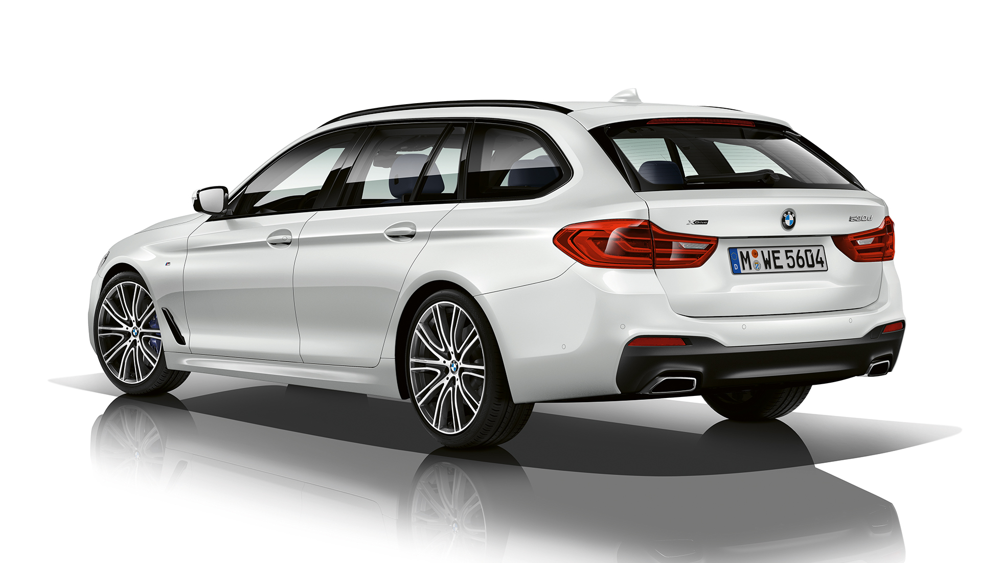 M Sportpakket driekwart achteraanzicht BMW 5 Serie Touring M Sportpakket BMW 5 Serie Touring 530d xDrive Touring G31 Alpinweiß driekwart achteraanzicht