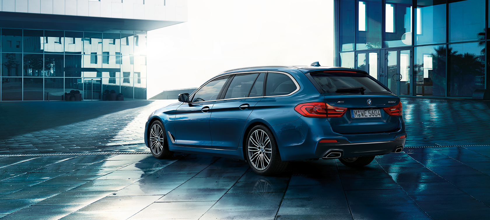 Comfort BMW 5 Serie Touring Comfort BMW 5 Serie Touring 530d xDrive Touring G31 driekwart achteraanzicht