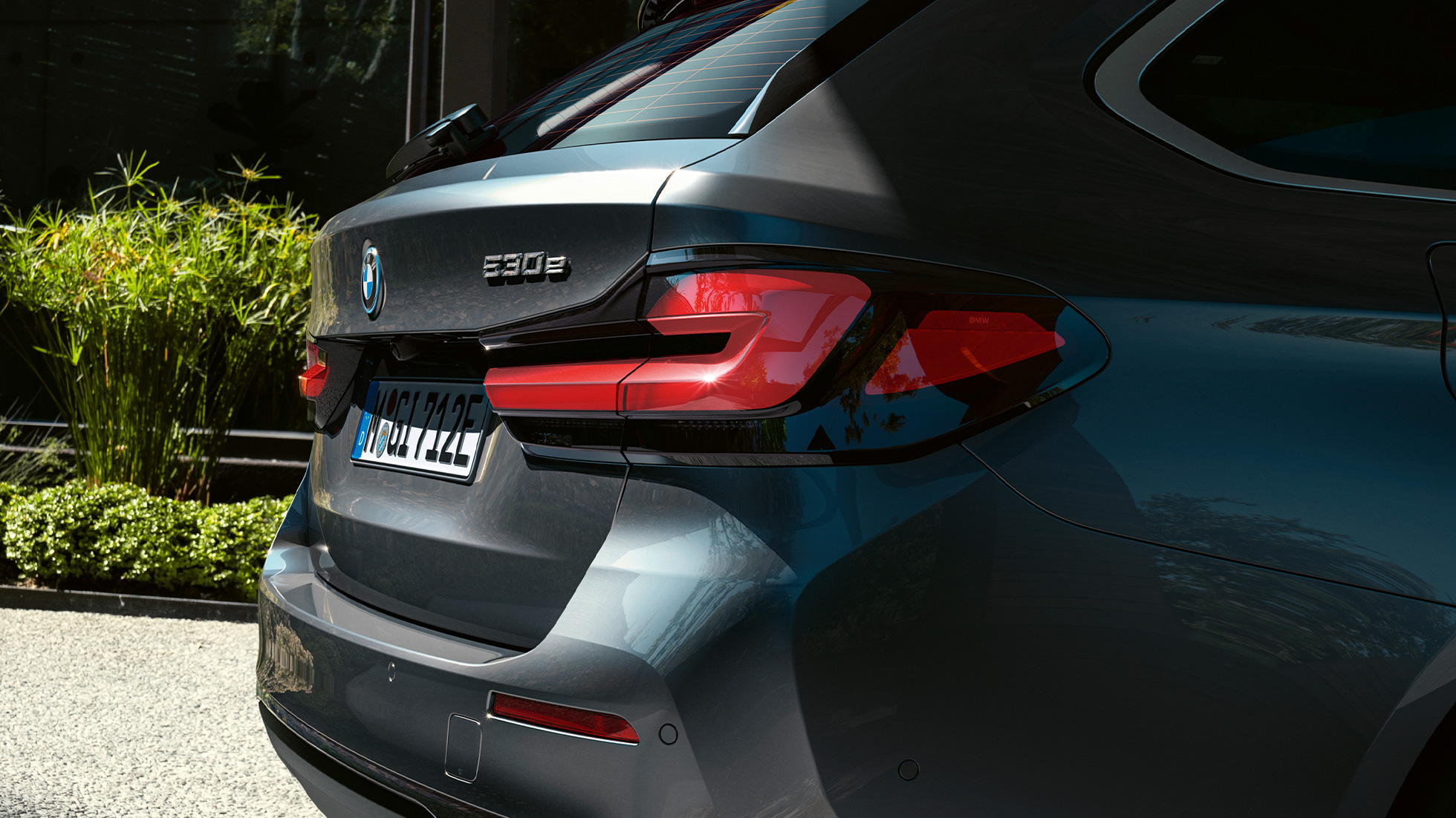 Achterlichten met 3D vorm BMW 5 Serie Touring G31 Achterlichten met 3D vorm BMW 5 Serie Touring G31 facelift Sophistograu close-up achterzijde
