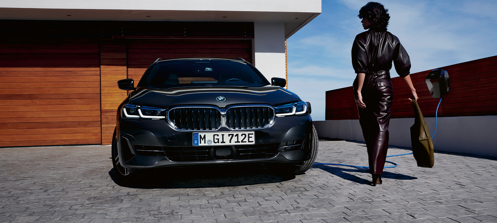 Plug-in Hybride BMW 5 Serie Touring G31 vooraanzicht opladen Plug-in Hybride BMW 5 Serie Touring G31 vooraanzicht opladen