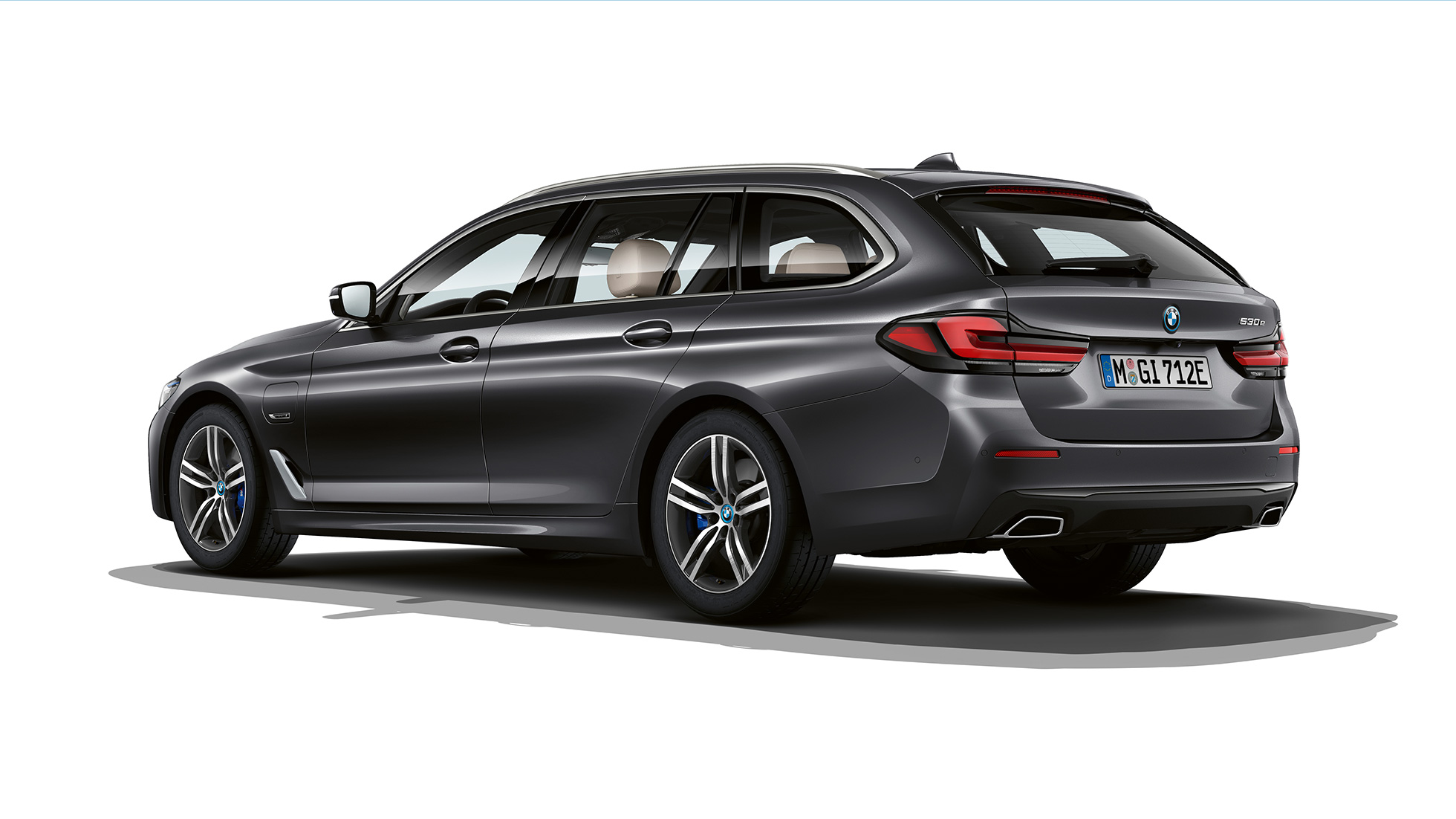 BMW 5 Serie Touring G31 achterzijde BMW 5 Serie Touring 530i G31 in Sophistograu driekwart achteraanzicht