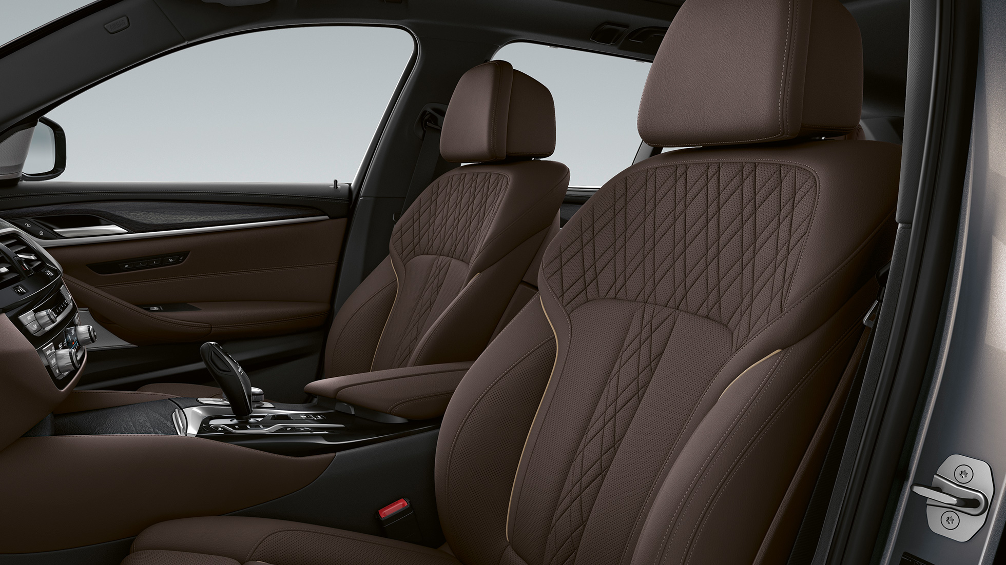 Bekleding BMW 5 Serie Touring G31 Luxury Line Bekleding in exclusief leder Nappa Mokka met exclusieve stiknaad met bies in contrastkleur BMW 5 Serie Touring 530i G31 Luxury Line interieur