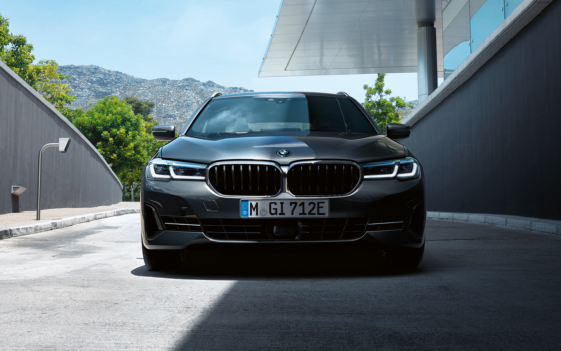 BMW nierengrille en voorbumper BMW 5 Serie Touring G31 LCI BMW nierengrille en voorbumper BMW 5 Serie Touring G31 facelift Sophistograu voorzijde