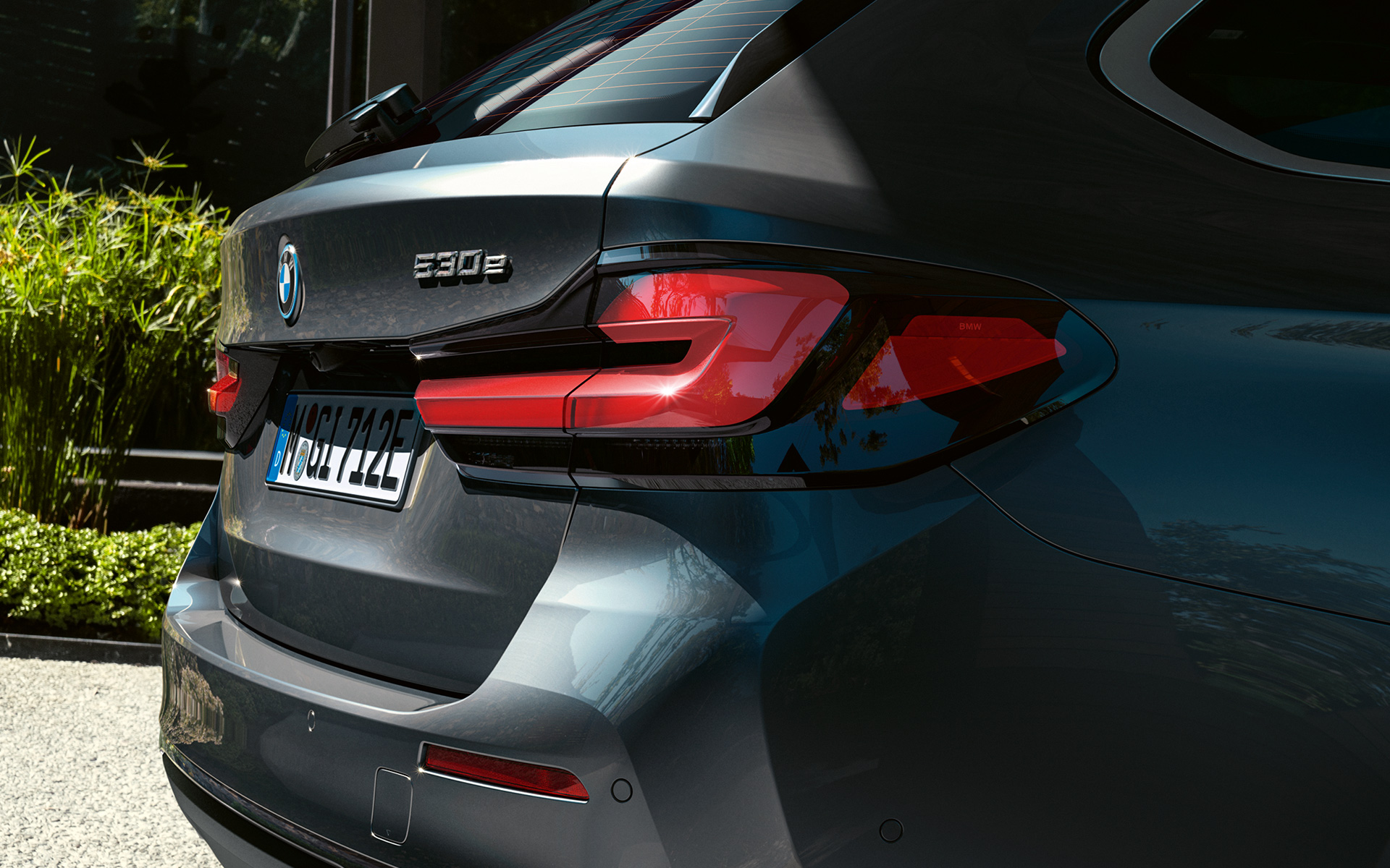Achterlichten met 3D vorm BMW 5 Serie Touring G31 LCI Achterlichten met 3D vorm BMW 5 Serie Touring G31 facelift Sophistograu close-up achterzijde