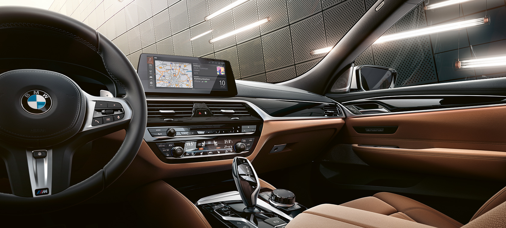 BMW 6 Serie Gran Turismo G32 cockpit met stuurwiel interieur BMW 6 Serie Gran Turismo G32 2017 cockpit met stuurwiel interieur