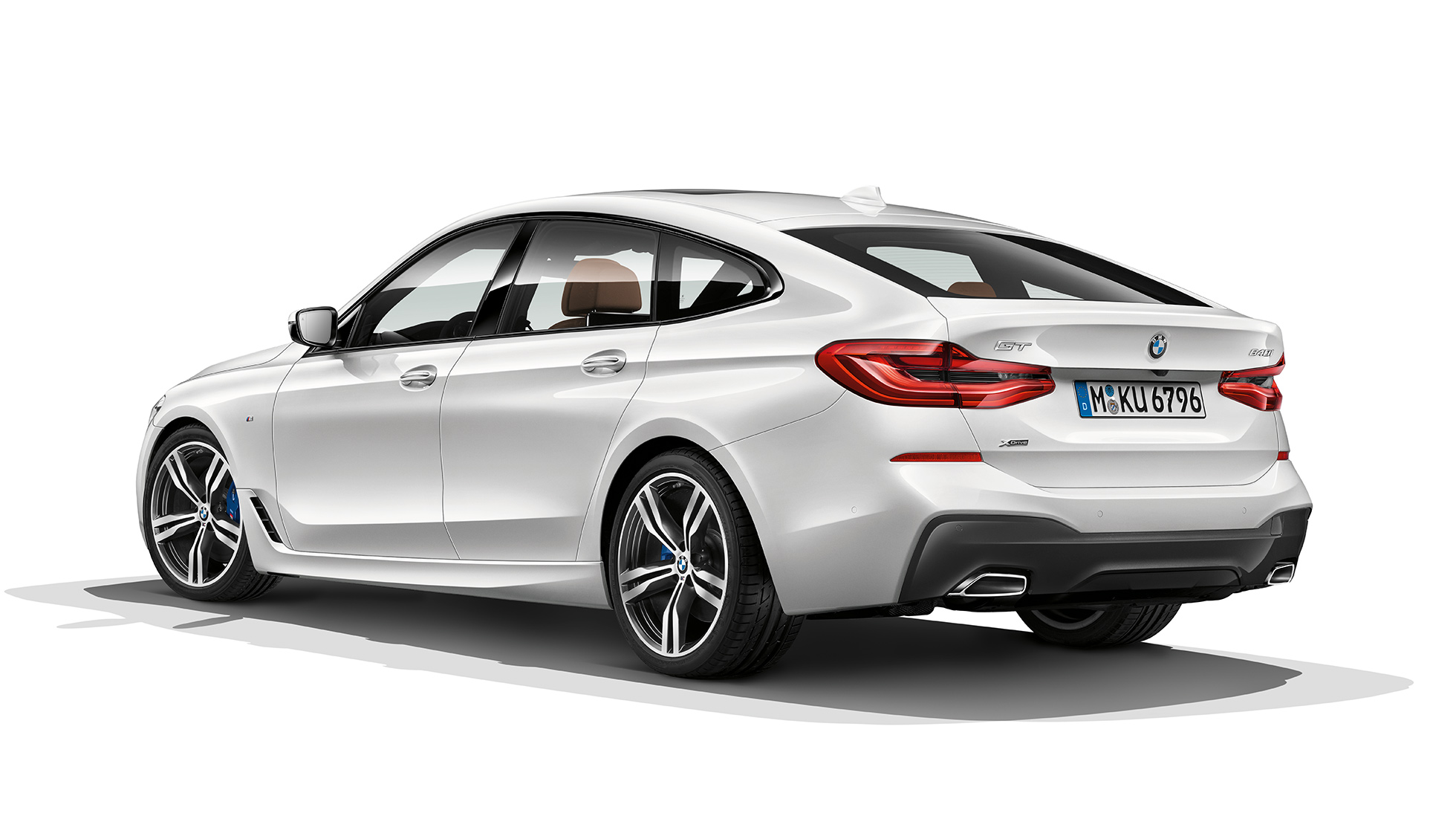 BMW 6 Serie Gran Turismo G32 M Sportpakket driekwart achteraanzicht BMW 6 Serie Gran Turismo G32 2017 M Sportpakket Mineralweiß metallic driekwart achteraanzicht