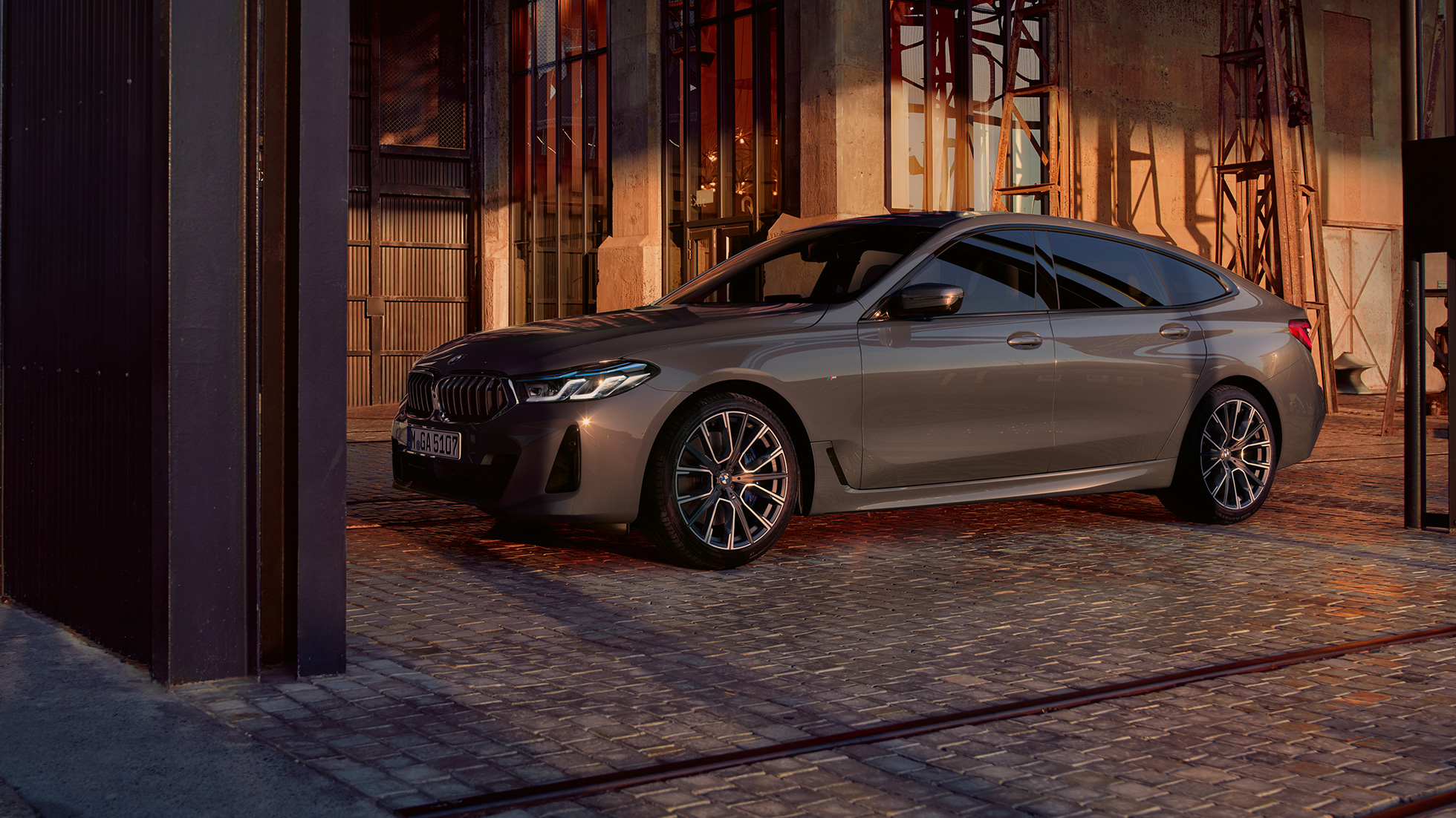Silhouet BMW 6 Serie Gran Turismo G32 BMW 6 Serie Gran Turismo 640i xDrive G32 Berninagrau zijaanzicht