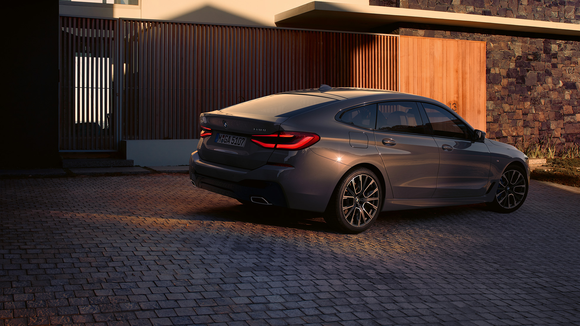 Design achterzijde BMW 6 Serie Gran Turismo G32 Design achterzijde BMW 6 Serie Gran Turismo 640i xDrive G32 Berninagrau achteraanzicht