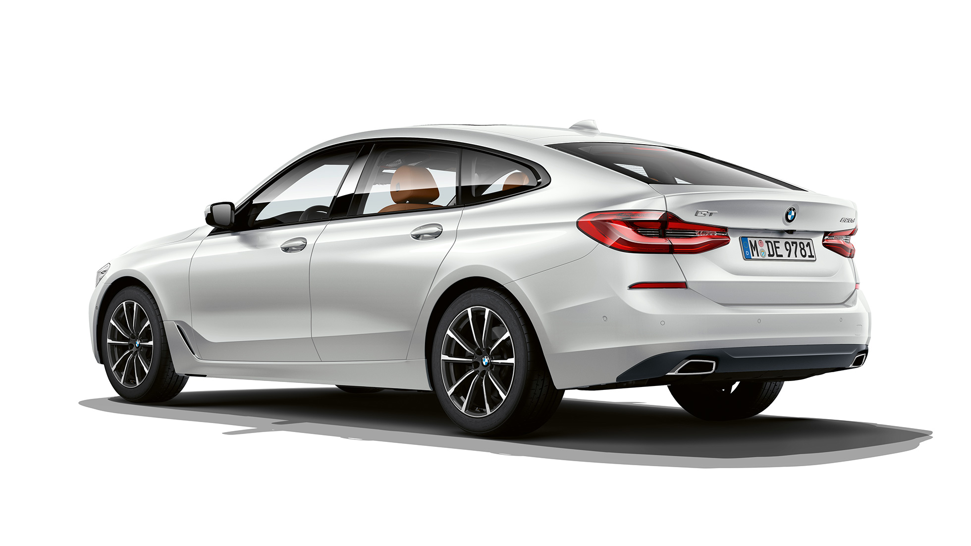 BMW 6 Serie Gran Turismo Standaarduitvoering G32 BMW 6 Serie Gran Turismo G32 620d Standaarduitvoering Mineralweiß metallic driekwart achteraanzicht