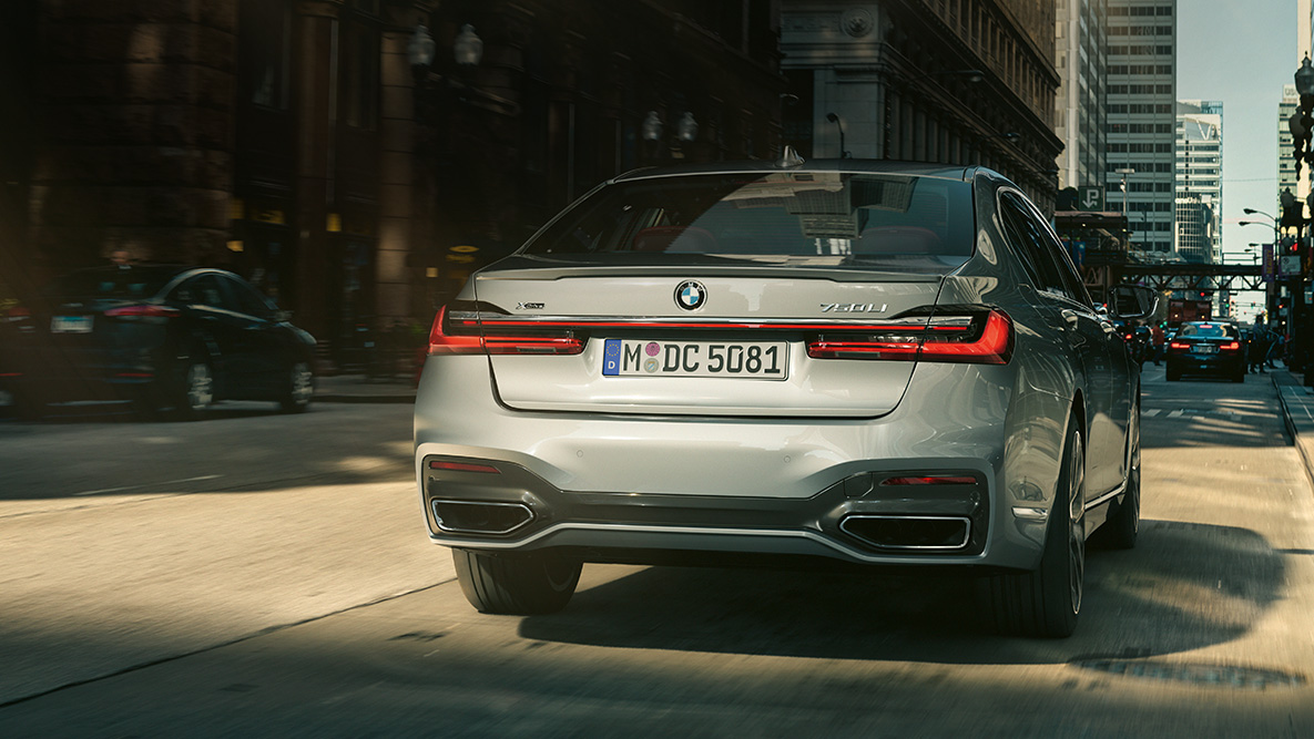 BMW 7 Serie Sedan Reversing Assistant BMW Reversing Assistant: achteraanzicht van de BMW 7 Serie Sedan