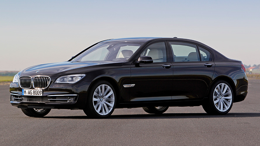 BMW 7 Serie Sedan (F02) 7/8-zijaanzicht stilstaand BMW 7 Serie Sedan (F02) 7/8-zijaanzicht stilstaand