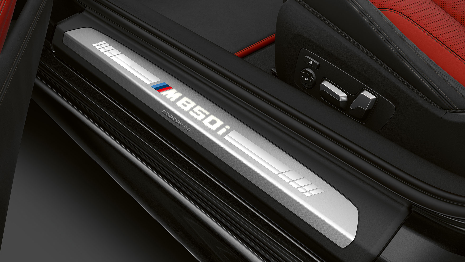 BMW M850i xDrive in Carbonschwarz metallic, dorpellijst. BMW M850i xDrive in Carbonschwarz metallic, dorpellijst.