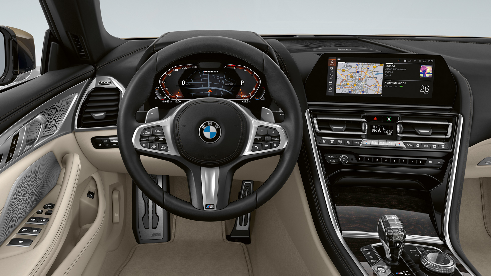 BMW M850i xDrive in Dravitgrau metallic, cockpit met een met leder bekleed M stuur. BMW M850i xDrive in Dravitgrau metallic, cockpit met een met leder bekleed M stuur.