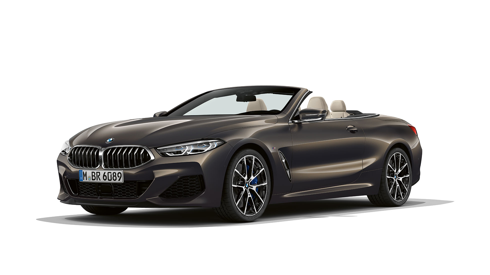 BMW M850i xDrive, Dravitgrau metallic, driekwart vooraanzicht. BMW M850i xDrive, Dravitgrau metallic, driekwart vooraanzicht.