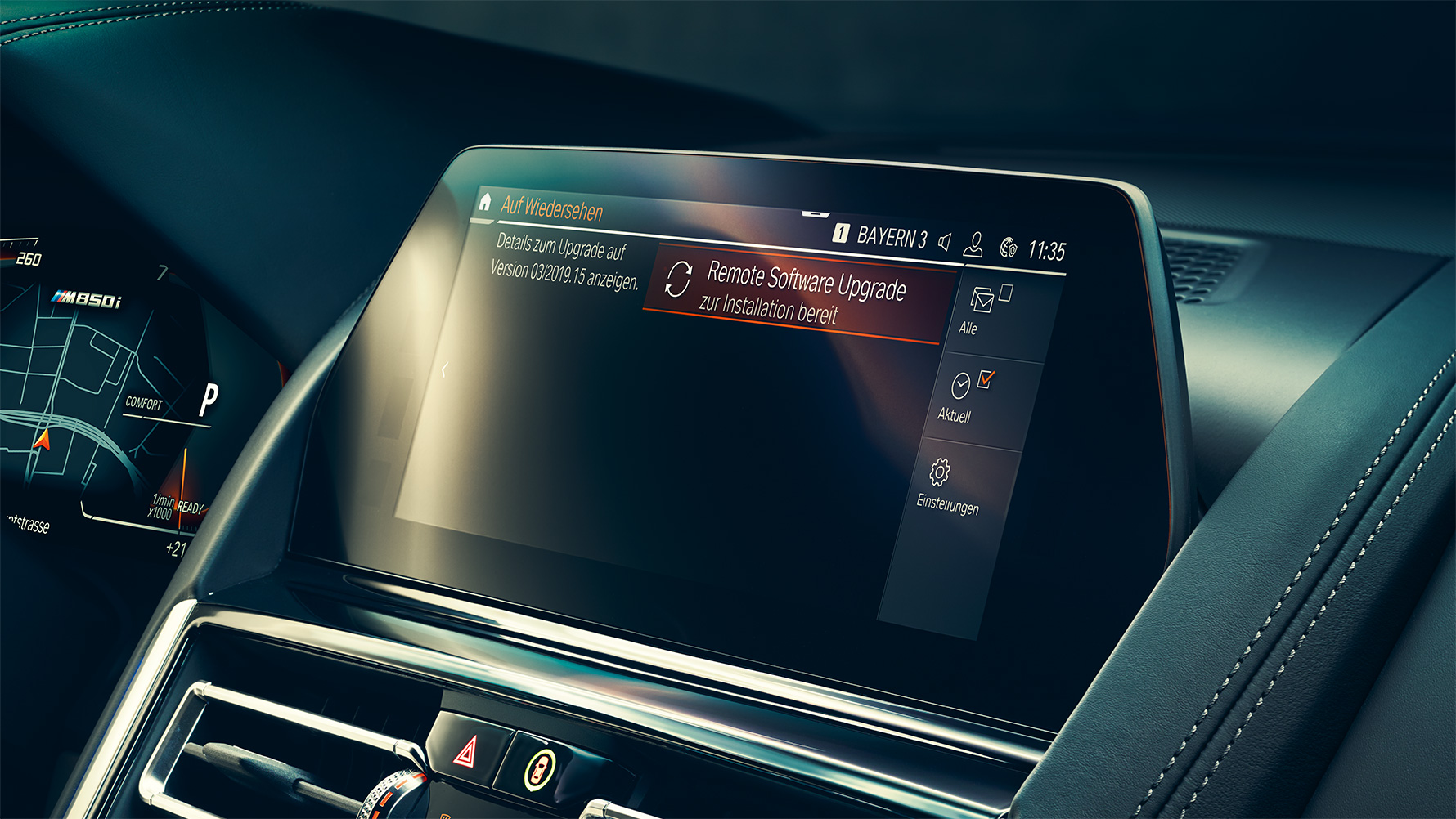 BMW 8 Serie Coupé, cockpit Interieur van de BMW 8 Serie Coupé met Control Display en Remote Software Upgrade.