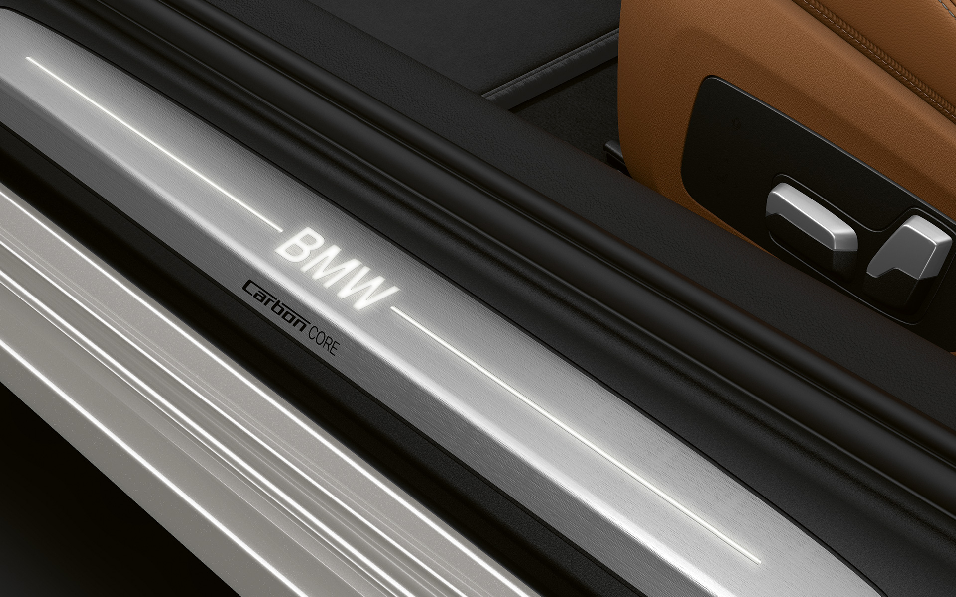 BMW 8 Serie Coupé, dorpellijst met BMW logo Close-up van de dorpellijst van de BMW 8 Serie Coupé met BMW logo.