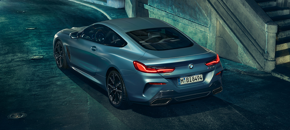 BMW M850i Coupé First Edition driekwart achterzijde Driekwart achteraanzicht van de BMW M850i Coupé First Edition.