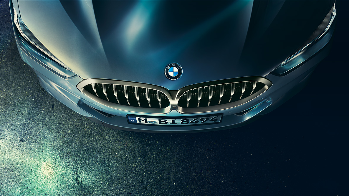 BMW 8 Serie Coupé, bovenaanzicht Close-up van de motorkap van de BMW 8 Serie Coupé bovenaanzicht