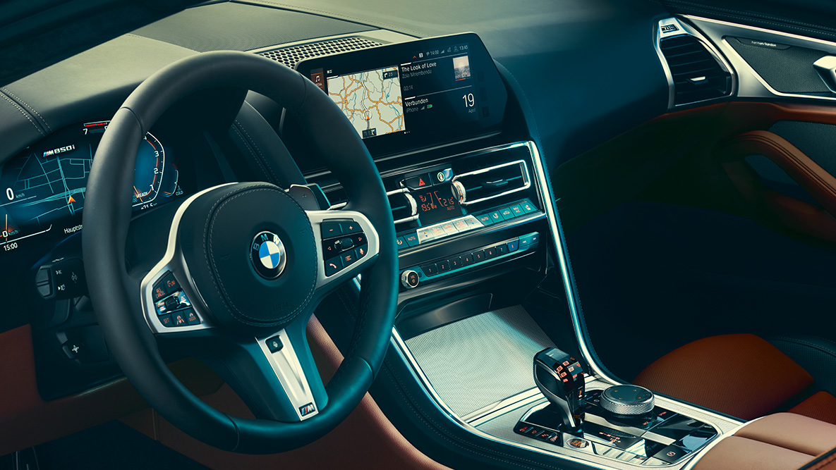BMW 8 Serie Coupé, cockpit Close-up van BMW 8 Serie Coupé cockpit