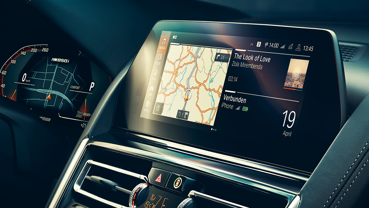BMW 8 Serie Coupé, BMW Live Cockpit Professional Interieur van de BMW 8 Serie Coupé met Control Display en BMW Live Cockpit Professional
