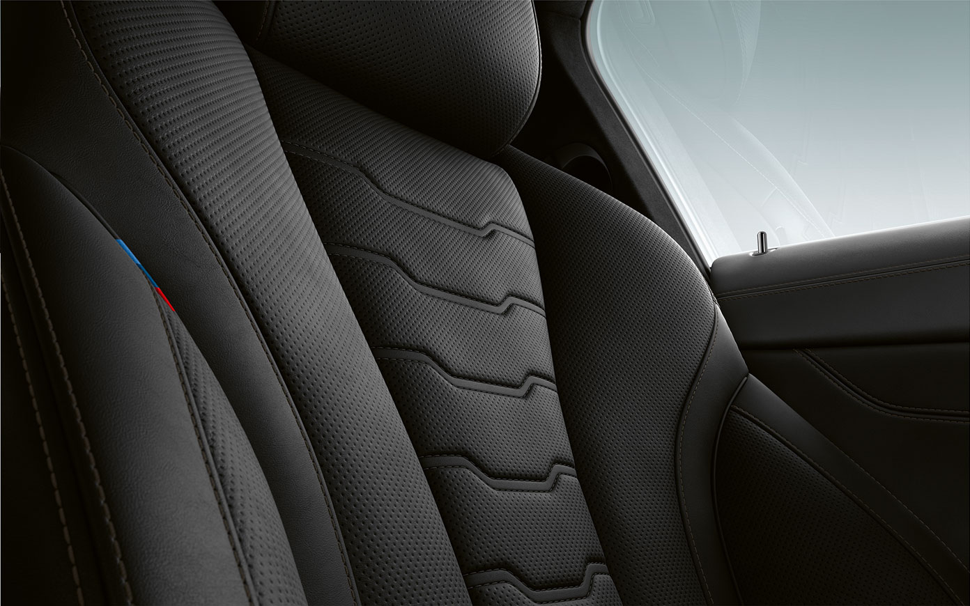 BMW 8 Serie Coupé bekleding Close-up van bekleding en siernaden van de BMW 8 Serie Coupé