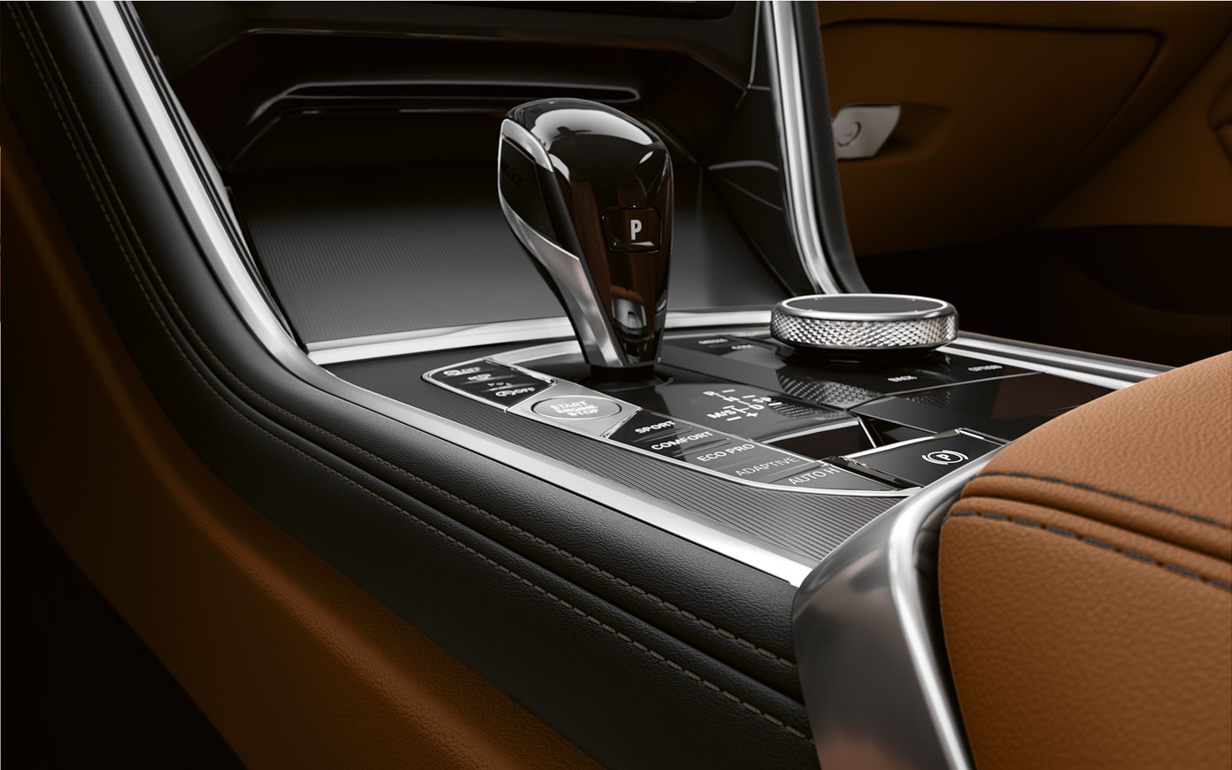 BMW 8 Serie Coupé, middenconsole Close-up van de middenconsole van de BMW 8 Serie Coupé