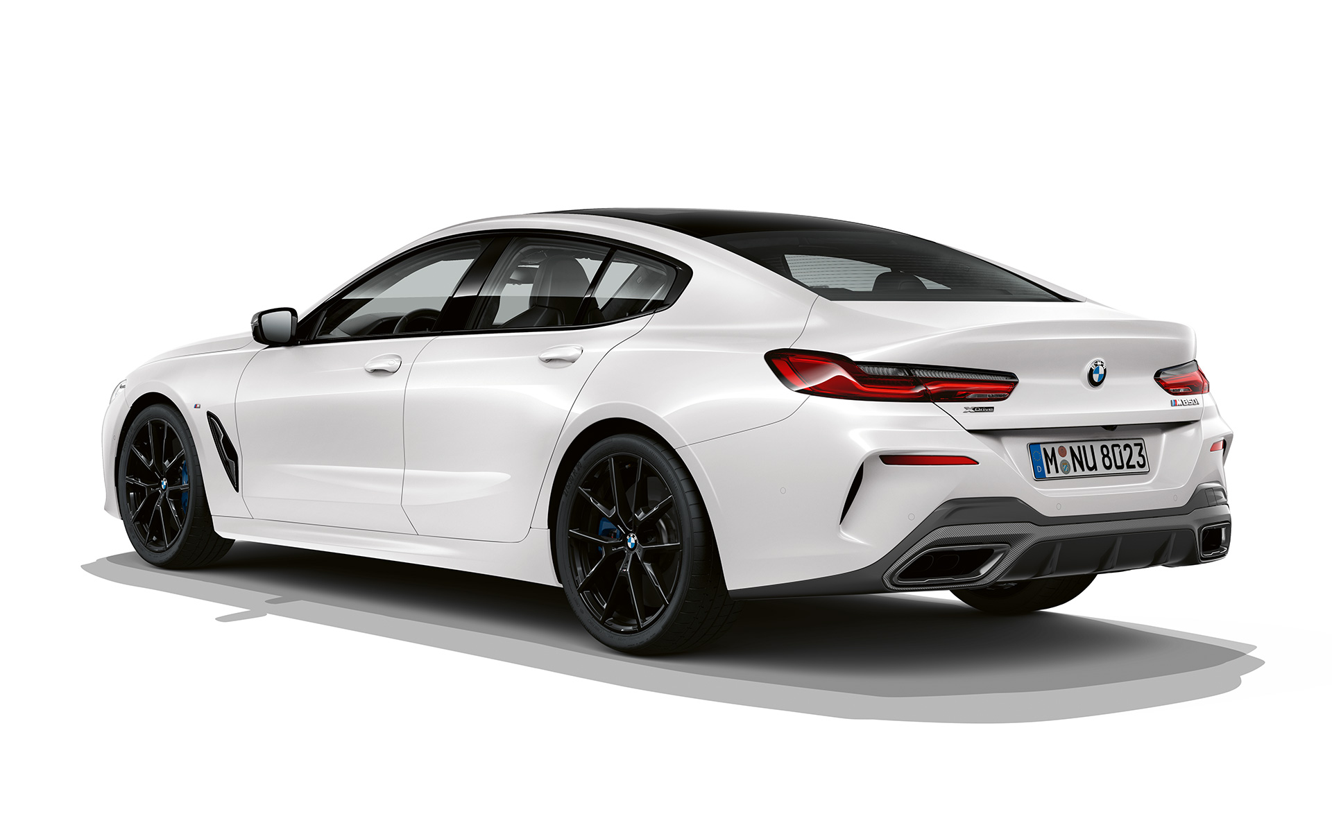 Pure Contrast driekwart achteraanzicht BMW 8 Serie Gran Coupé, Pure Contrast driekwart achteraanzicht