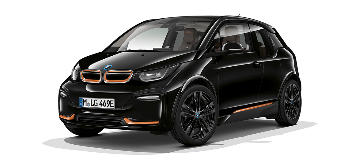 BMW i3s Edition RoadStyle 2019 driekwart vooraanzicht BMW i3s Edition RoadStyle 2019 I01 Fluid Black met accenten in E-Copper driekwart vooraanzicht