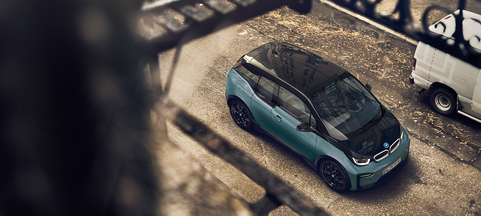 BMW i3 I01 bovenaanzicht BMW i3 I01 Blue Ridge Mountain met accenten in Frozen Grey metallic bovenaanzicht carbondak