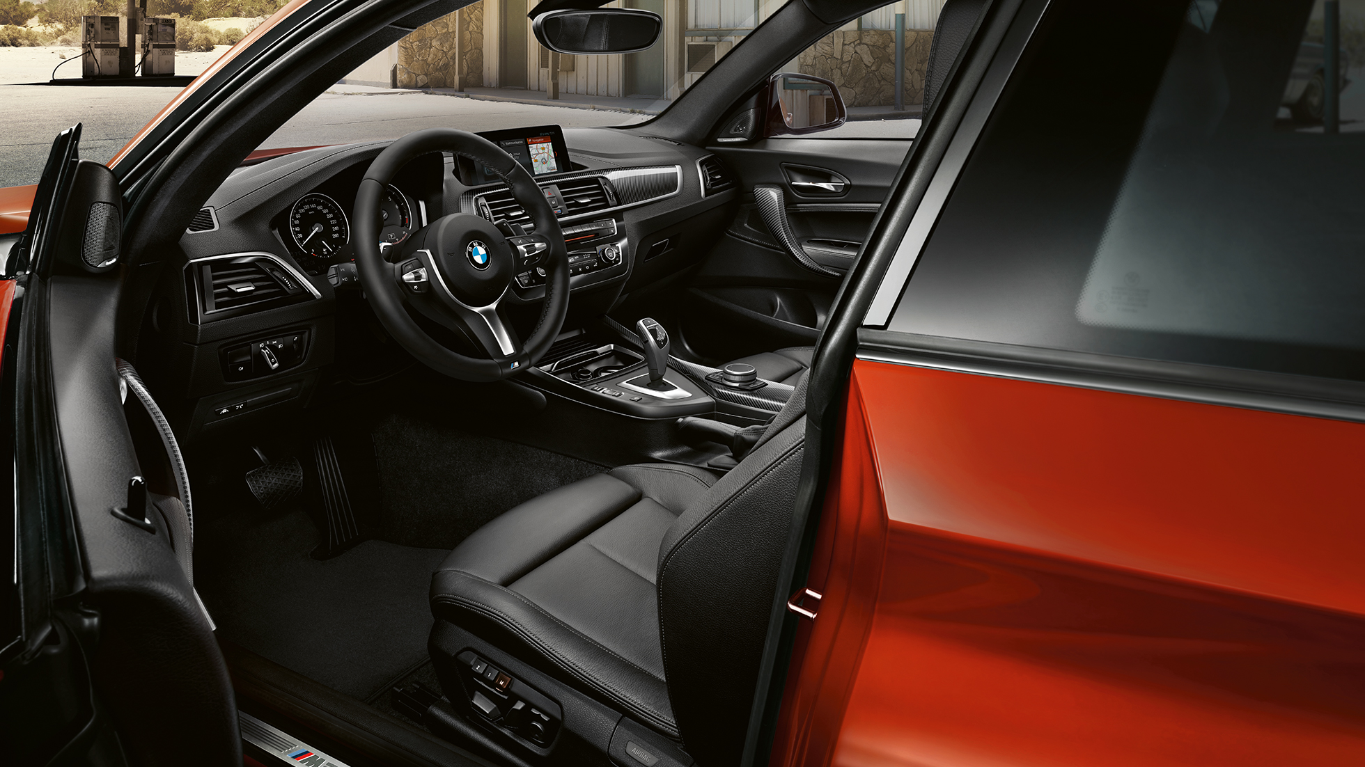 Cockpit BMW M240i Coupé Cockpit BMW M240i Coupé F22 2017 Sunset Orange metallic interieur
