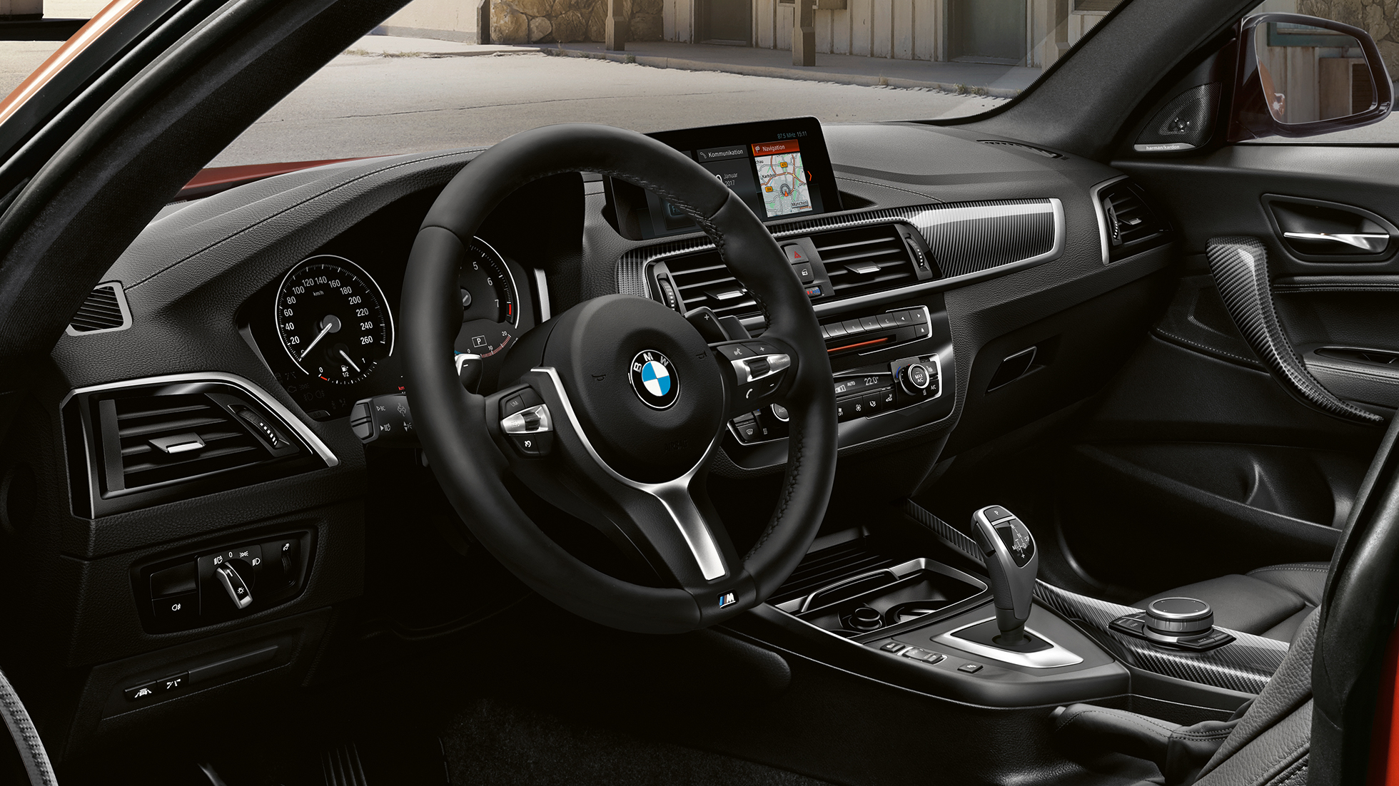 Cockpit BMW M240i Coupé Cockpit BMW M240i Coupé F22 2017 Sunset Orange metallic interieur