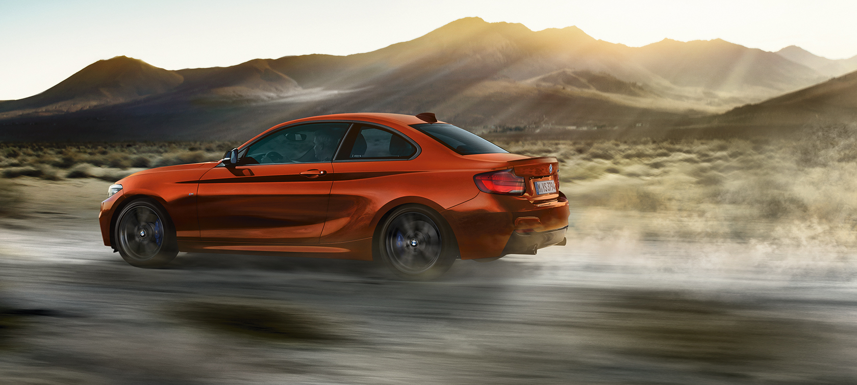 Rijdynamiek BMW M240i Coupé Rijdynamiek BMW M240i Coupé F22 2017 Sunset Orange metallic zijaanzicht