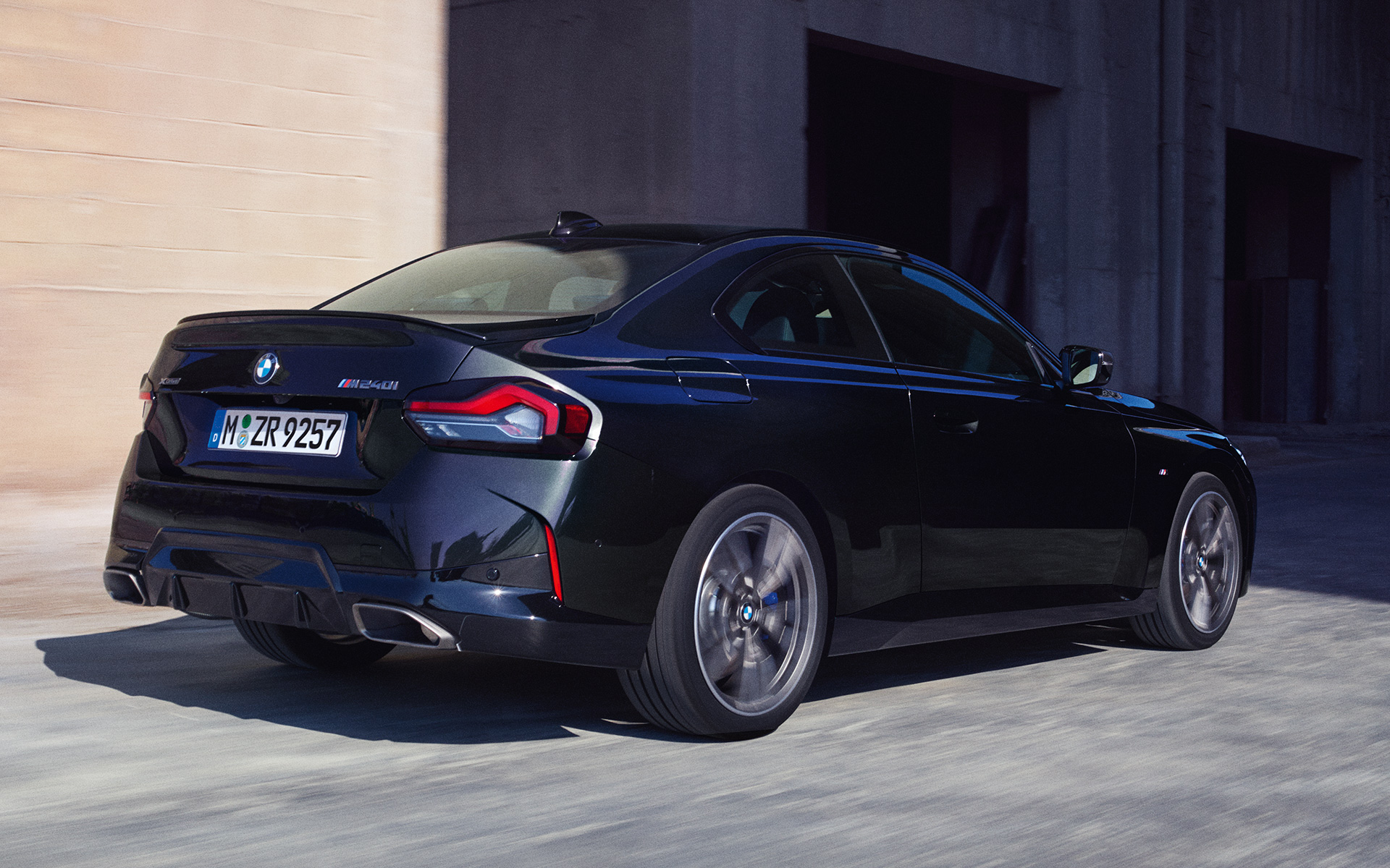 BMW M240i G42 atletische achterzijde Atletische achterzijde BMW M240i G42