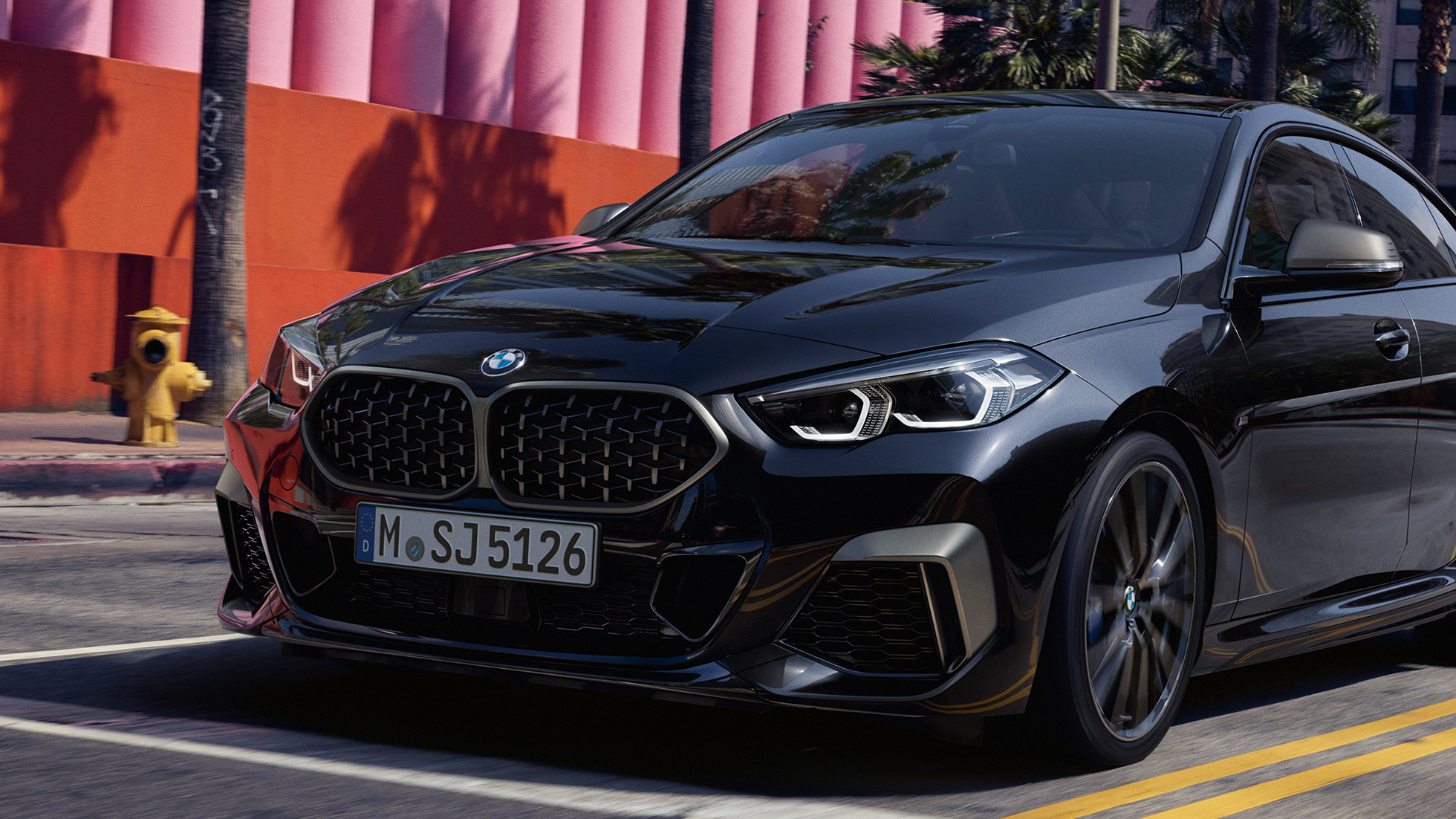 Design voorzijde BMW M235i xDrive Gran Coupé Design voorzijde BMW M235i xDrive Gran Coupé 2020 Black Sapphire metallic F44 driekwart vooraanzicht