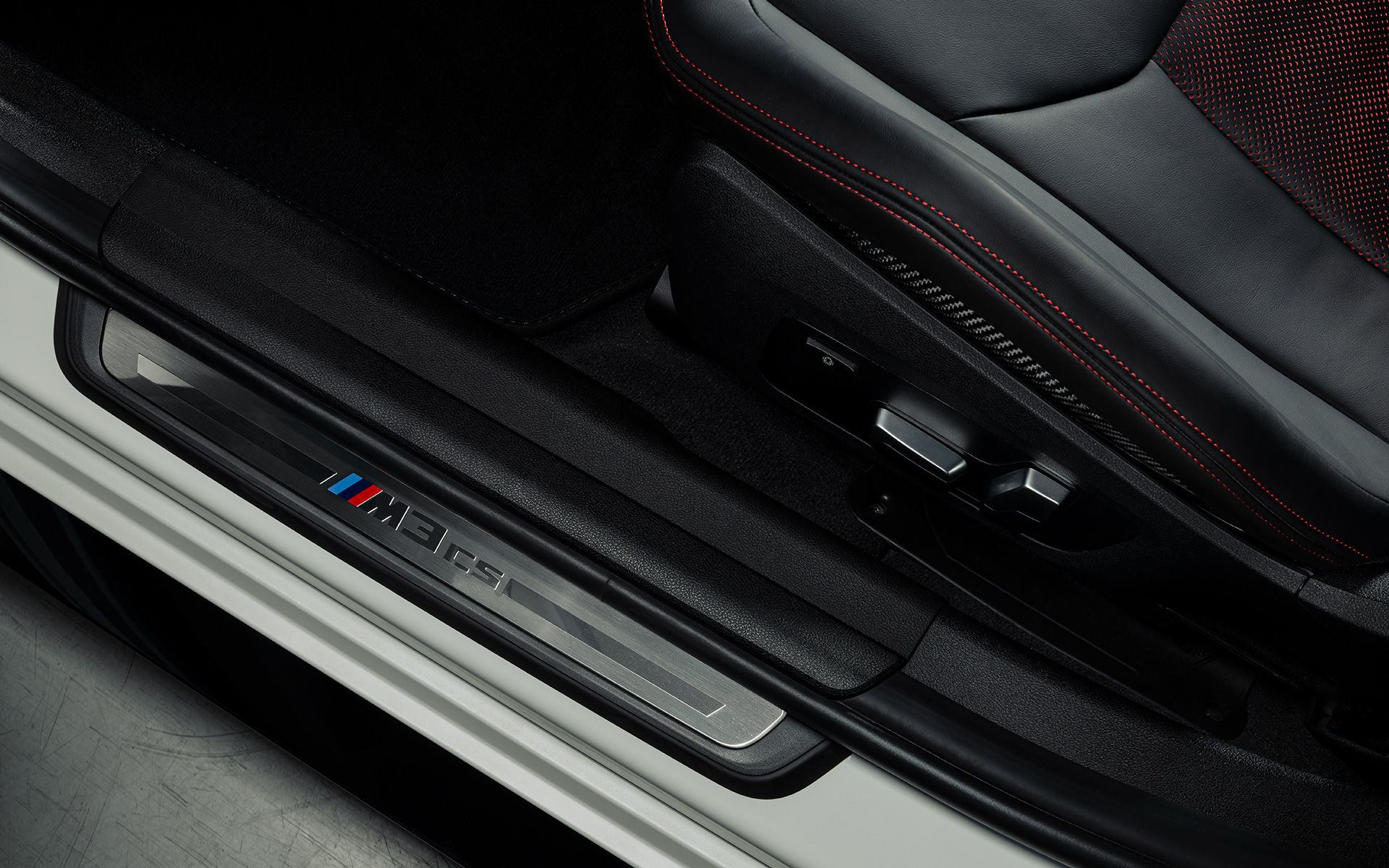 CS specifieke instaplijsten BMW M3 CS G80 BMW M3 CS G80 CS specifieke instaplijsten