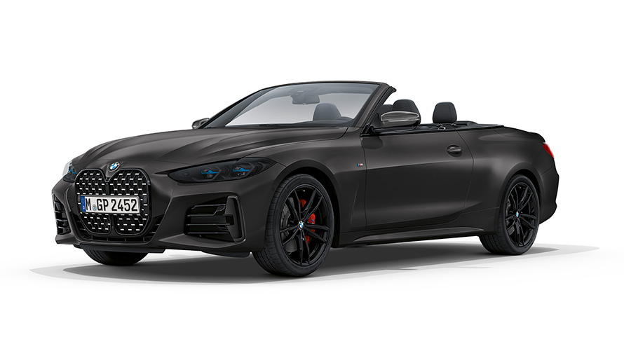 BMW M440i xDrive Cabrio G23 BMW Individual Frozen Deep Grey metallic driekwart vooraanzicht met open stoffen cabriokap