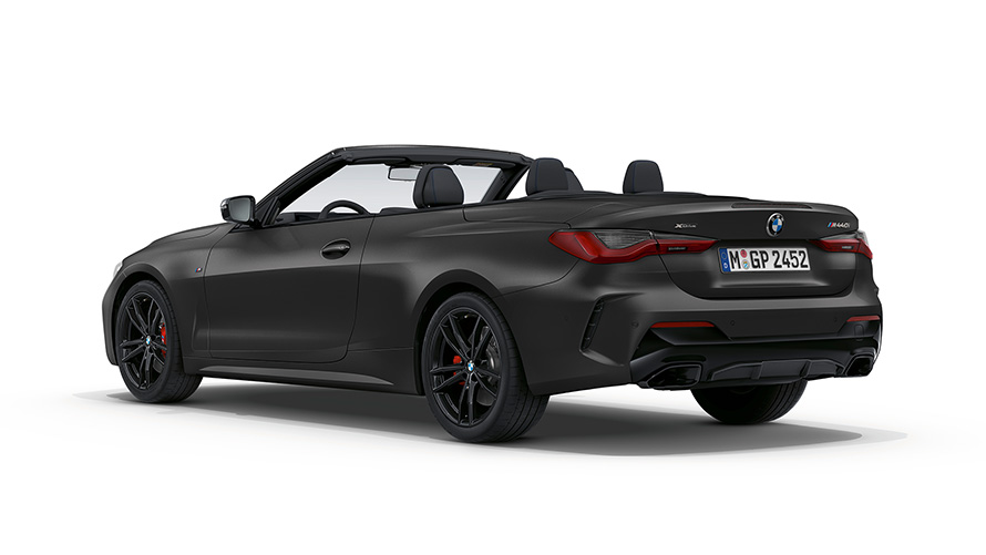 BMW M440i xDrive Cabrio G23 BMW Individual Frozen Deep Grey metallic driekwart achteraanzicht met open kap