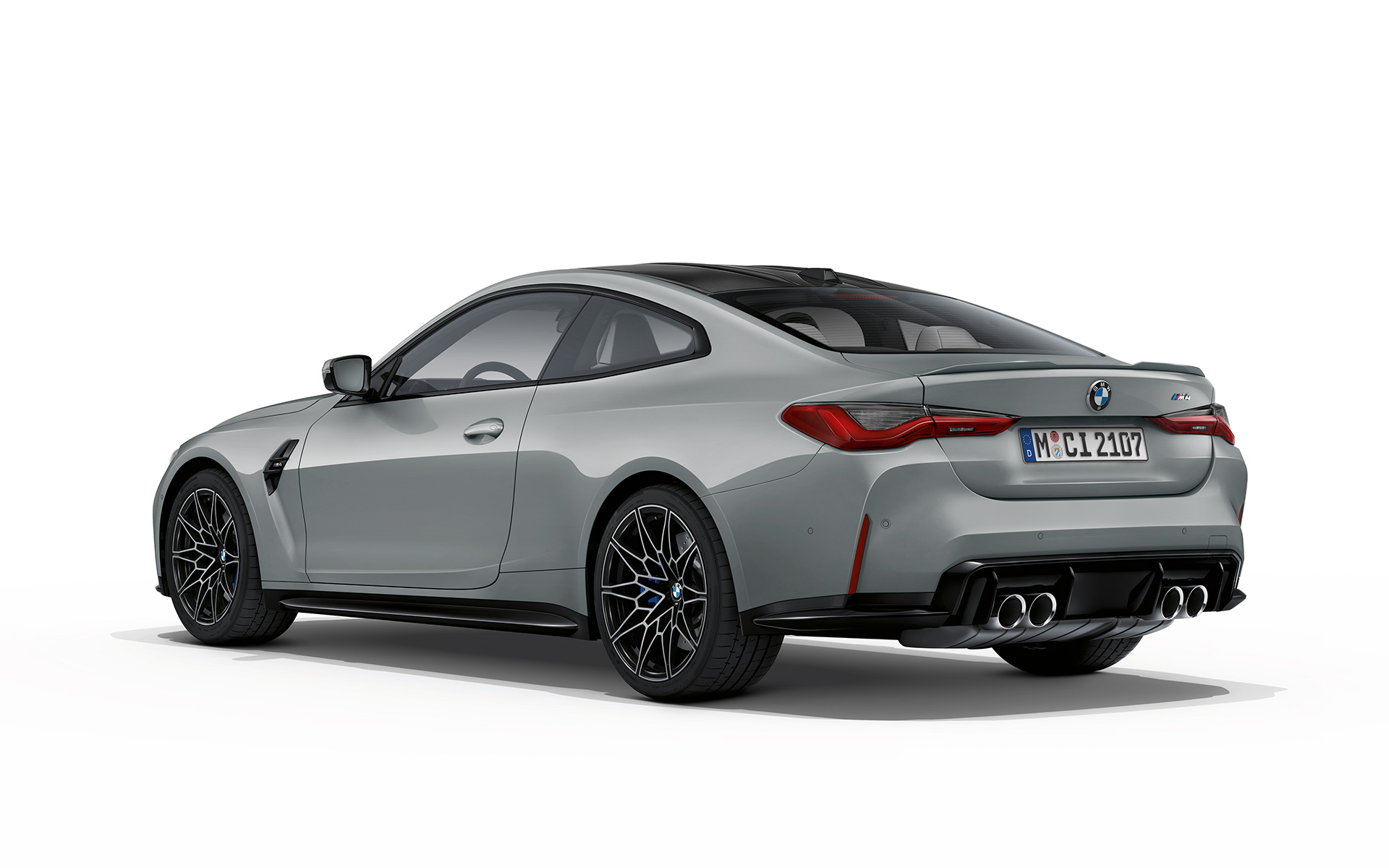 BMW M4 Coupé G82 Brooklyn Grau metallic driekwart achteraanzicht