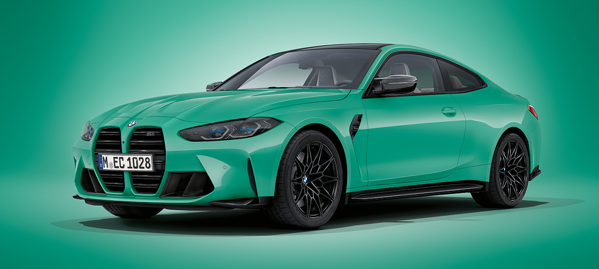 BMW M4 Coupé BMW Individual Mint metallic G82 driekwart vooraanzicht stilstaand BMW M4 Coupé BMW Individual Mint metallic G82 driekwart vooraanzicht stilstaand