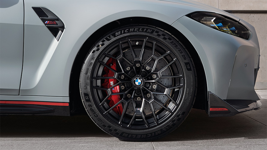 CSL exclusieve Ultra Track banden om lichtgewicht wielen BMW M4 CSL G82 BMW M4 CSL G82 BMW Individual speciale carrosseriekleur Frozen Brooklyn Grey metallic CSL exclusieve Ultra Track banden om lichtgewicht wielen
