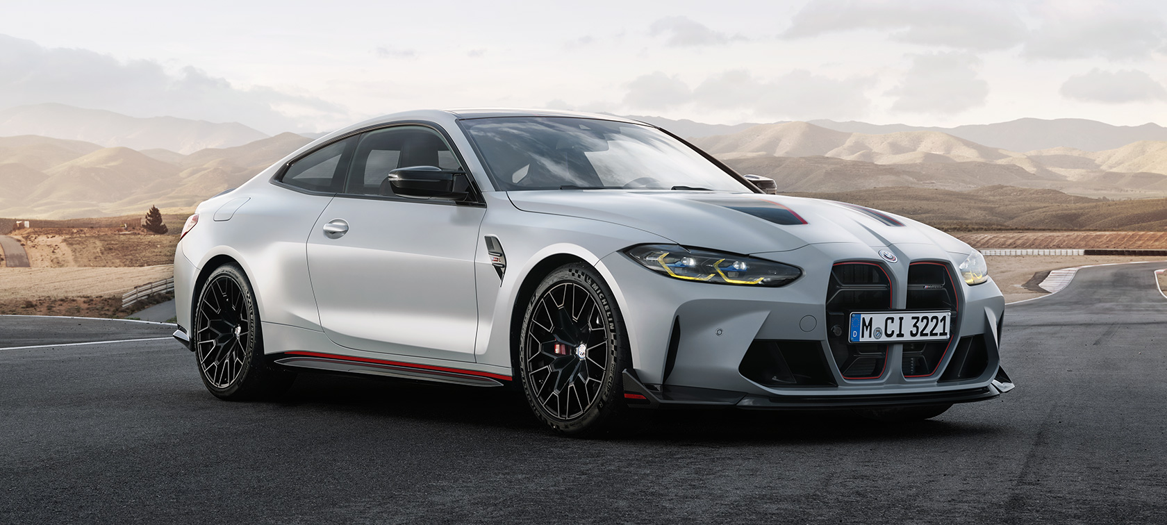 BMW M4 CSL G82 driekwart vooraanzicht BMW M4 CSL G82 BMW Individual speciale carrosseriekleur Frozen Brooklyn Grey metallic driekwart vooraanzicht