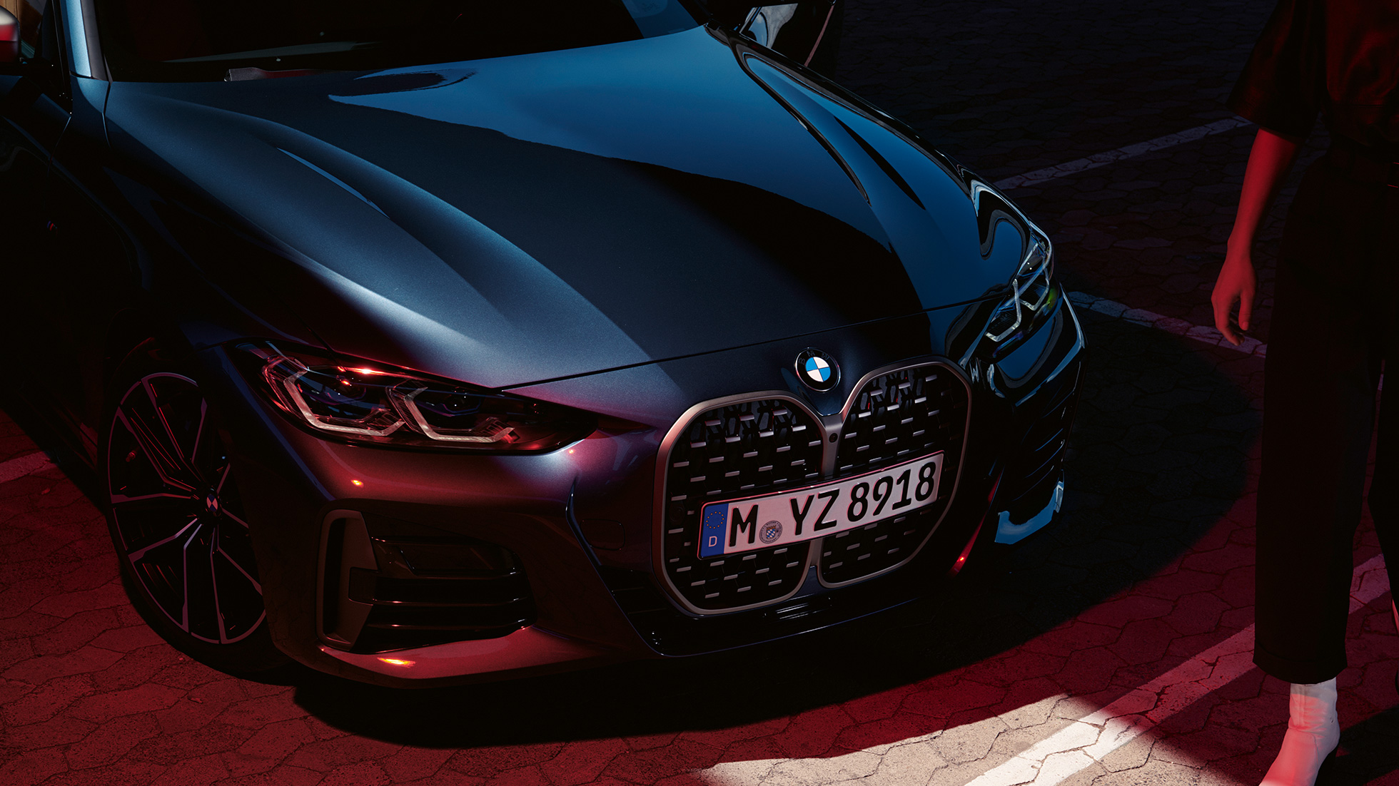 BMW nierengrille BMW M440i xDrive Coupé G22 BMW 440i xDrive Coupé Arctic Race Blue metallic G22 driekwart vooraanzicht BMW nierengrille